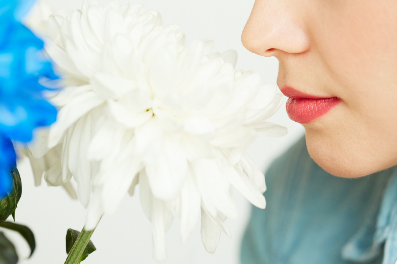 嗅覚過敏とは？どのような症状があるか、日常生活や仕事での対処法について解説